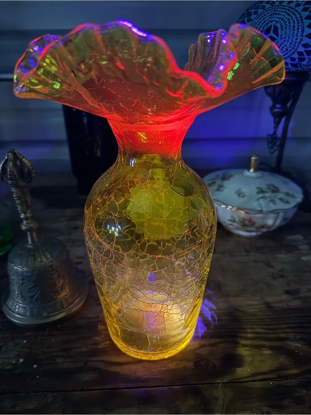 Blenko style hand blown yellow‎ art glass vase with a ruffled rim GLOWS RED